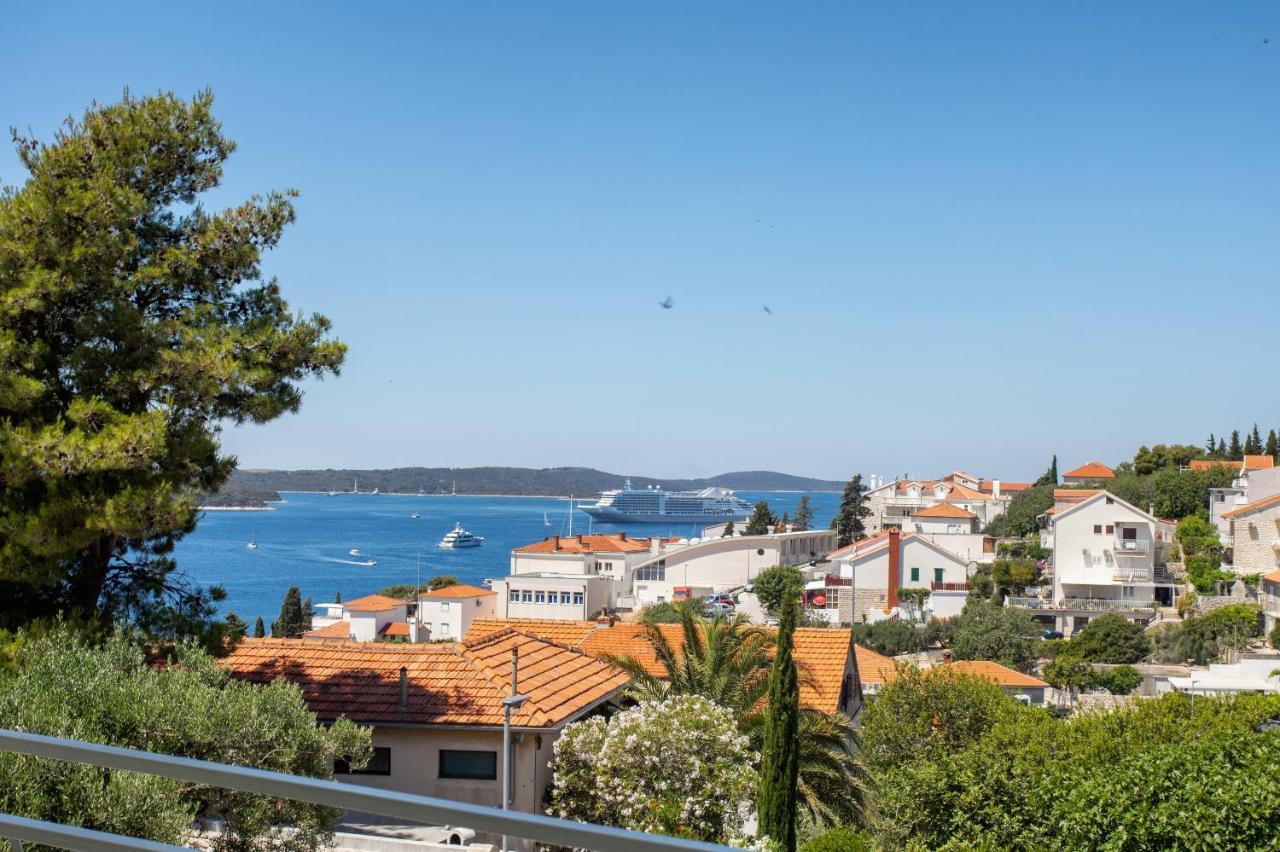 Luksa - Zf Hvar * Hvar Town